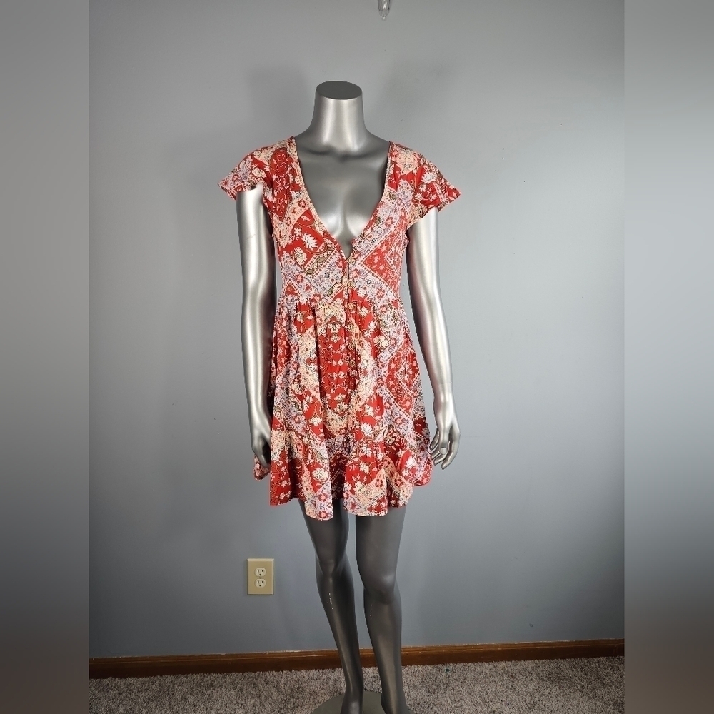 Who I Am Red Floral Boho Flutter Sleeve Mini Dress Size: 8